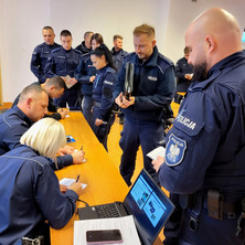 Kursanci ze Szkoły Policji w Pile patrolują ulice Bydgoszczy